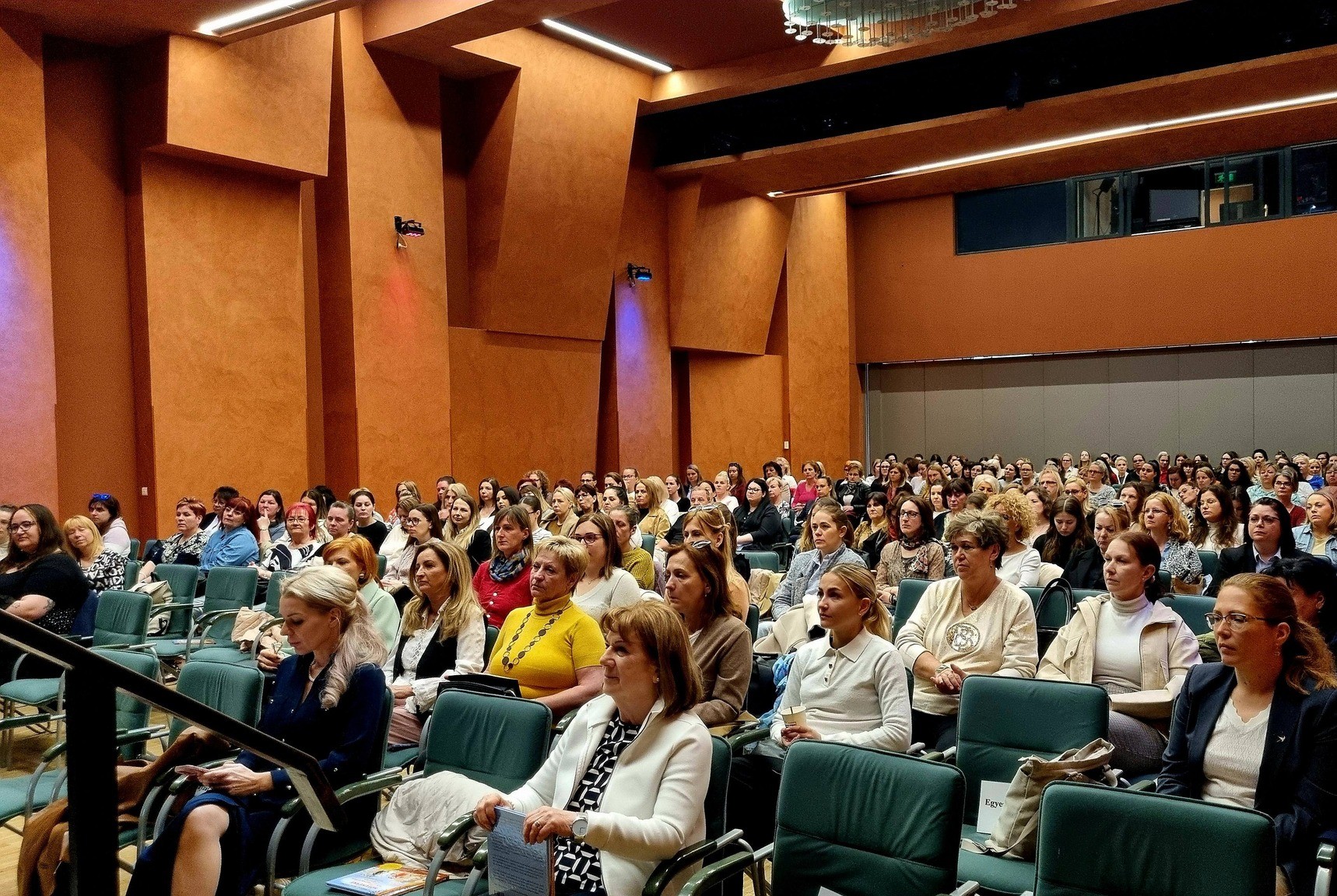 A gyermeki fejlődés alapköveiről a Bölcsődék Napján kiemelt képe